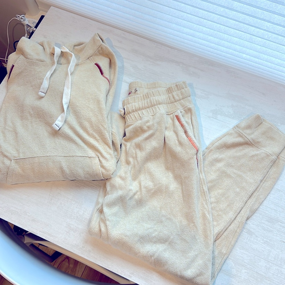 Fahertys women’s lounge set size small